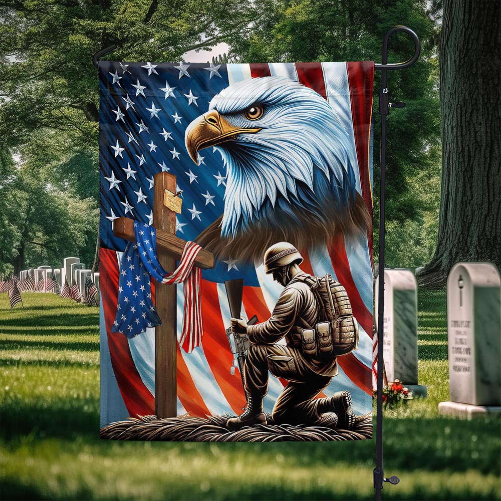 Veterans Day flag, Patriotic Eagle Veteran Kneeling Soldier Christ Cross Memorial Day American Flag