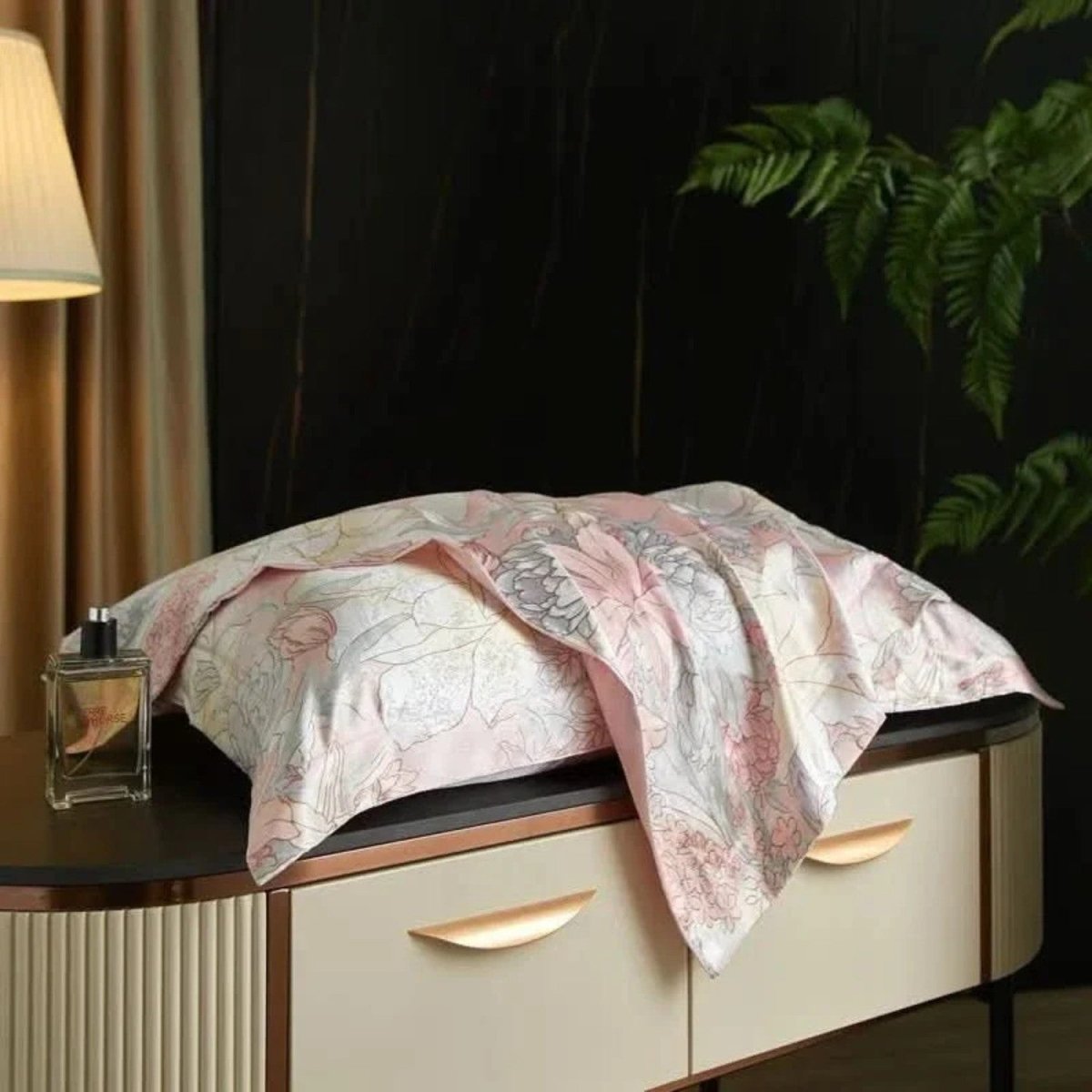 Mulberry Silk Pillowcase for Luxurious Sleep
