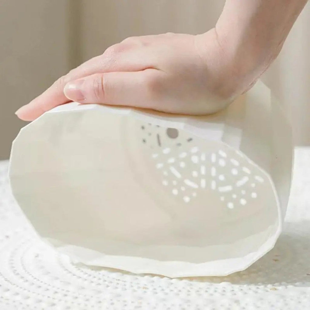 Self-Watering Flowerpot for Clean Indoor Gardening