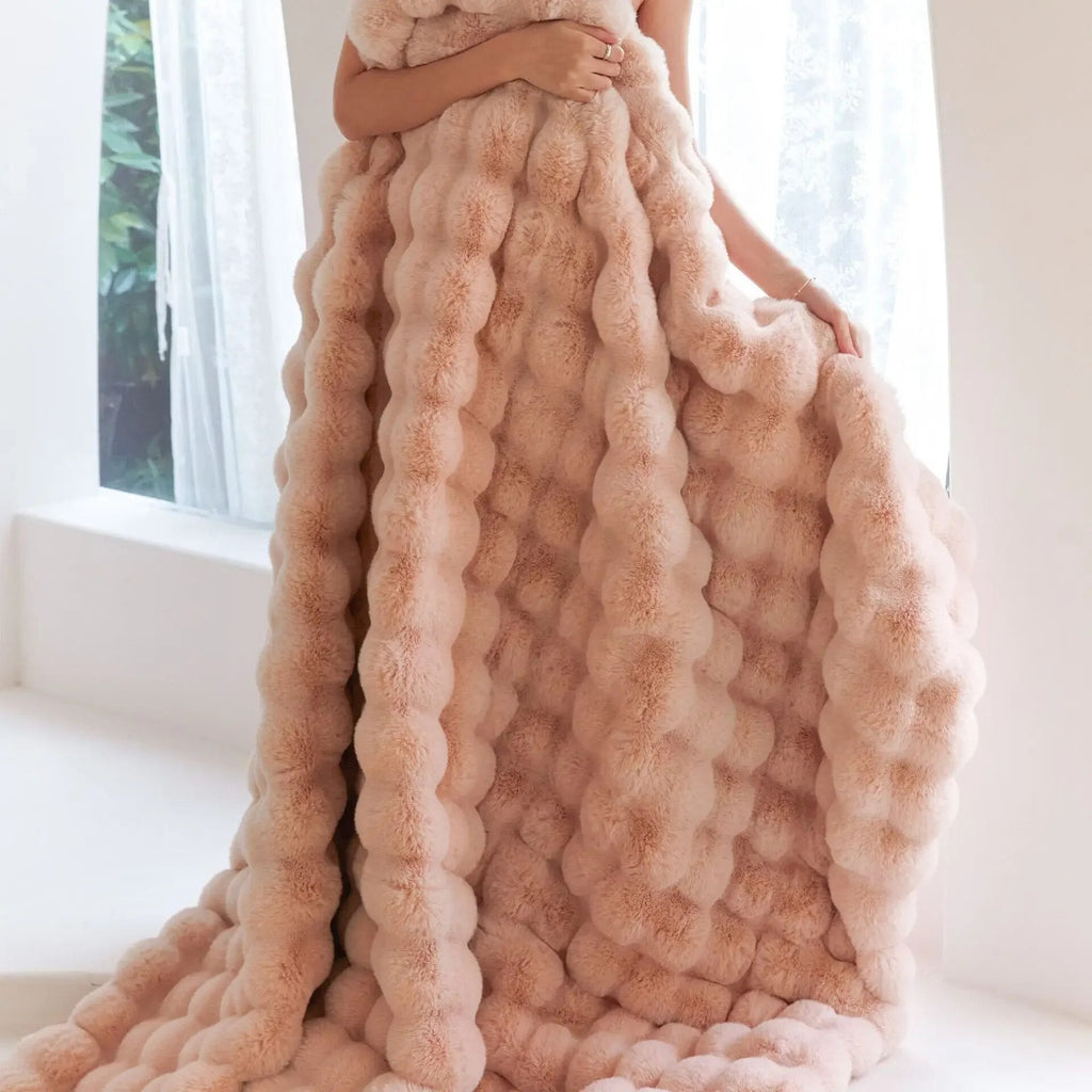 The Plush Blanket Everyone Is Talking About! – WarmPlush