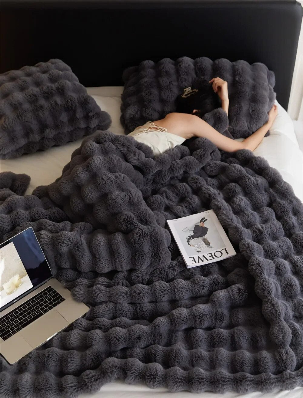 The Plush Blanket Everyone Is Talking About! – WarmPlush