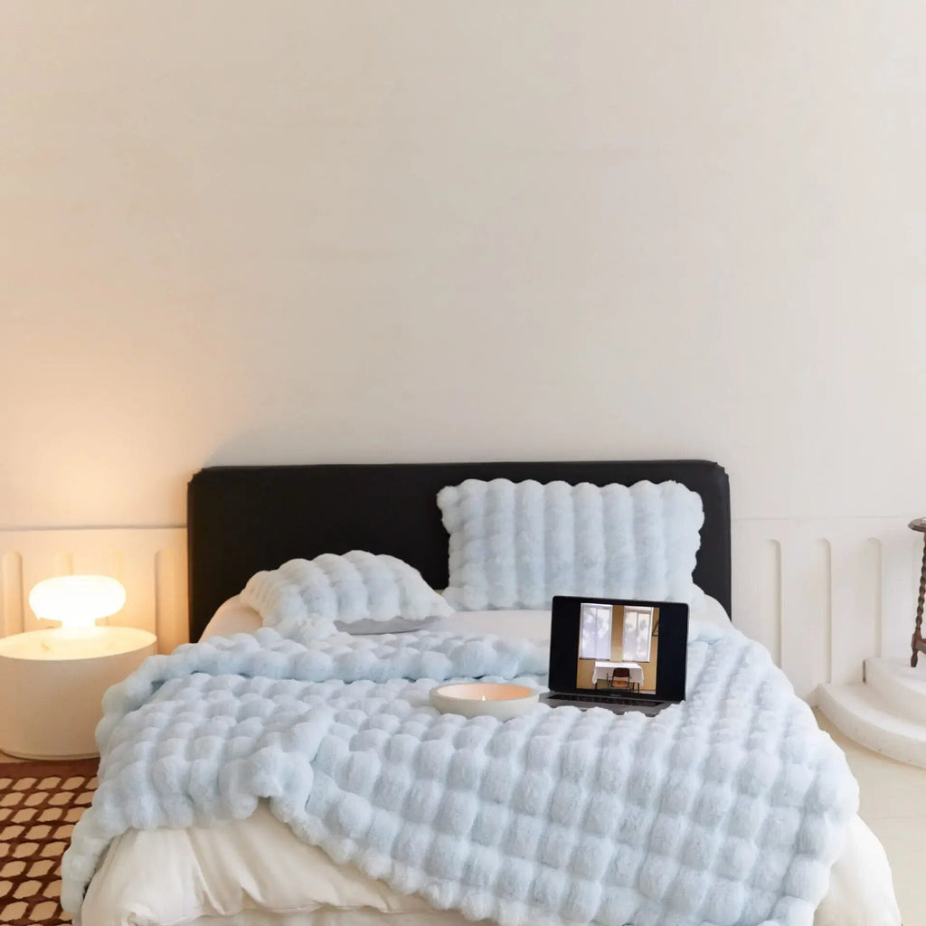The Plush Blanket Everyone Is Talking About! – WarmPlush