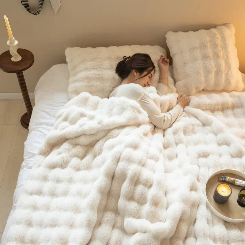 The Plush Blanket Everyone Is Talking About! – WarmPlush