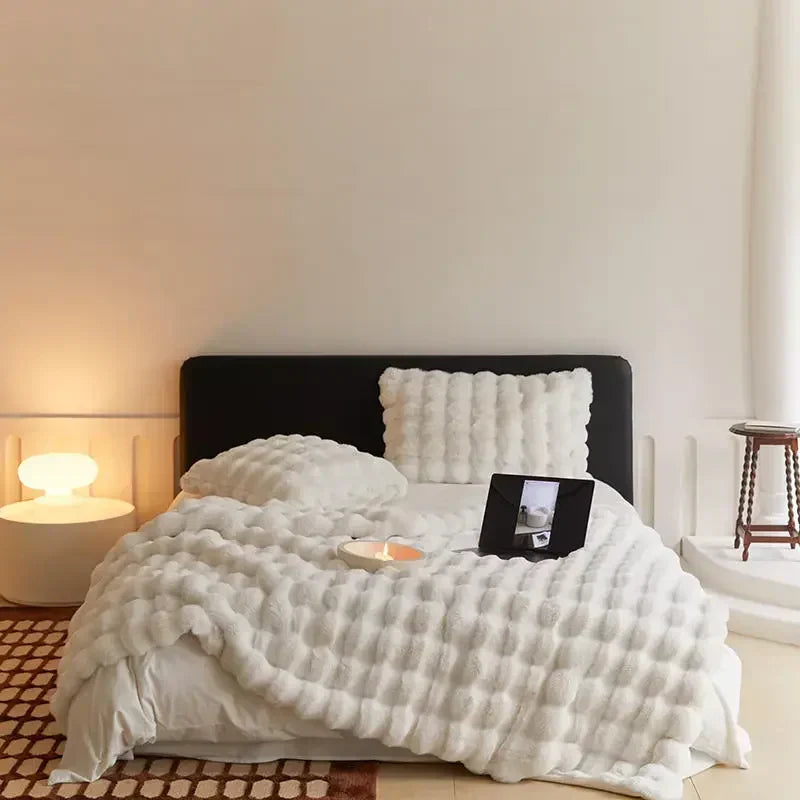 The Plush Blanket Everyone Is Talking About! – WarmPlush