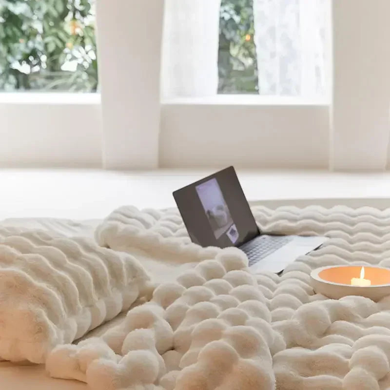 The Plush Blanket Everyone Is Talking About! – WarmPlush