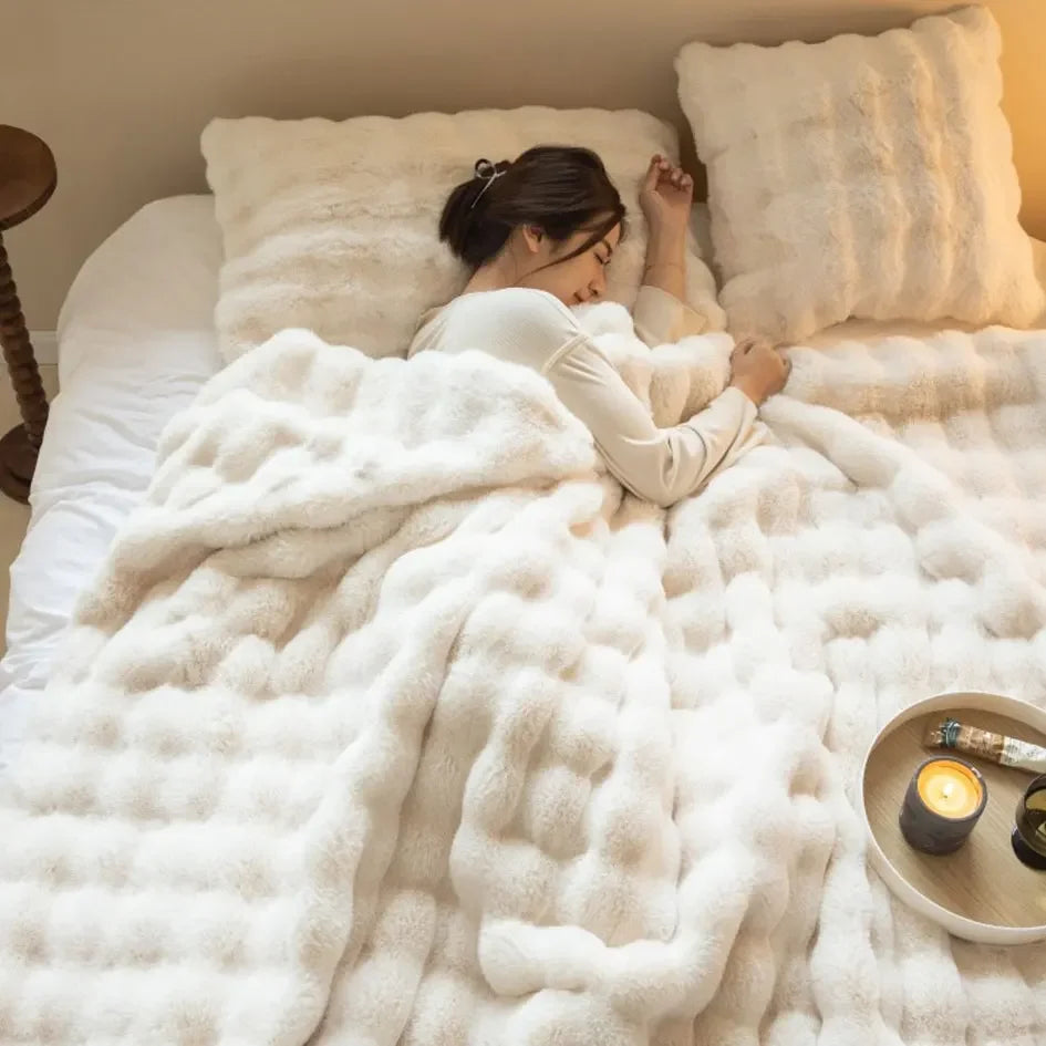 The Plush Blanket Everyone Is Talking About! – WarmPlush
